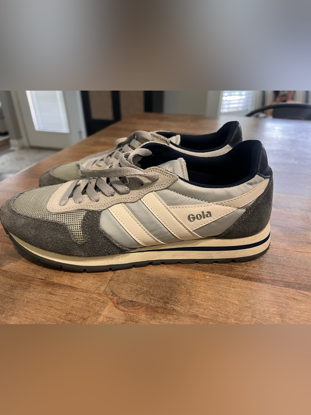 Gola Daytona Sneakers in White, Cream & Gray.. Men’s size 8.. fit Wms 8&1/2